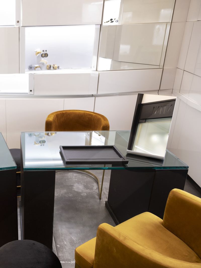 The Fumis boutique, with the consultation table