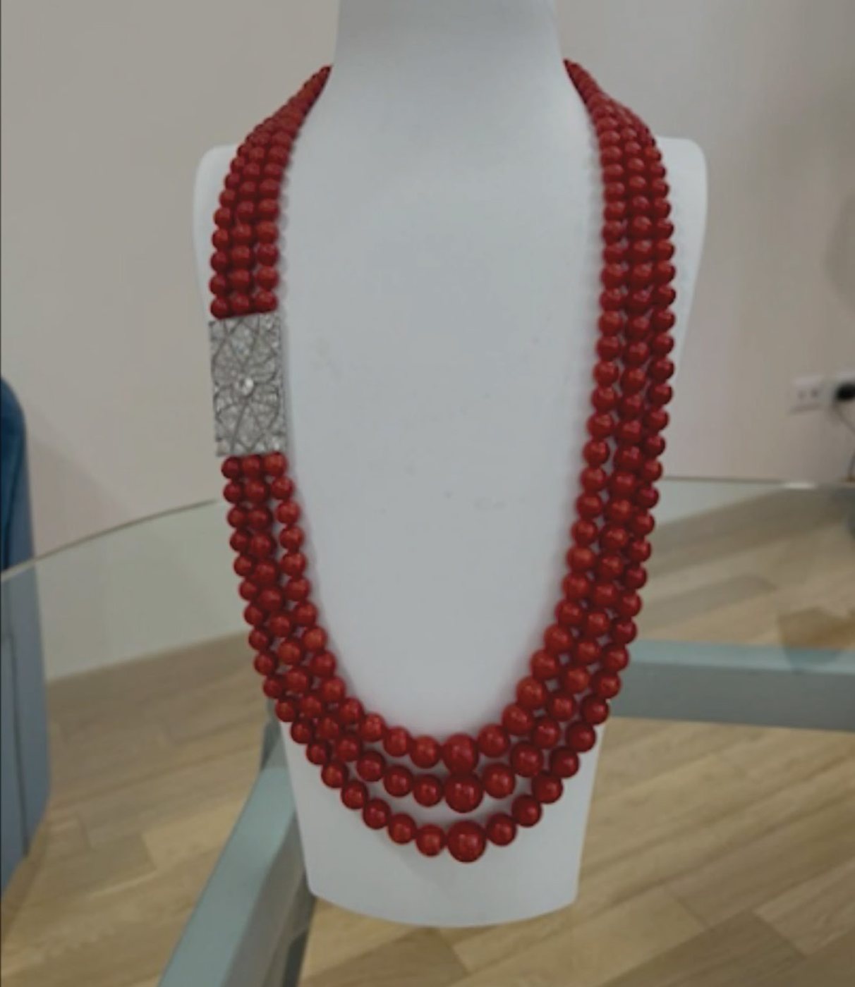 The three-strand necklace with the plaque as its clasp